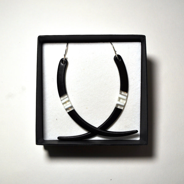 Te Rongo Kirkwood - Curved Earring Black